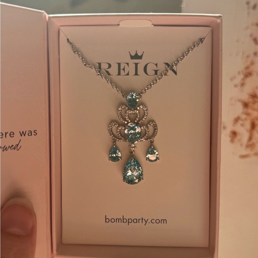 Bomb Party Reign Collection Chandelier Pendant  RBP7683